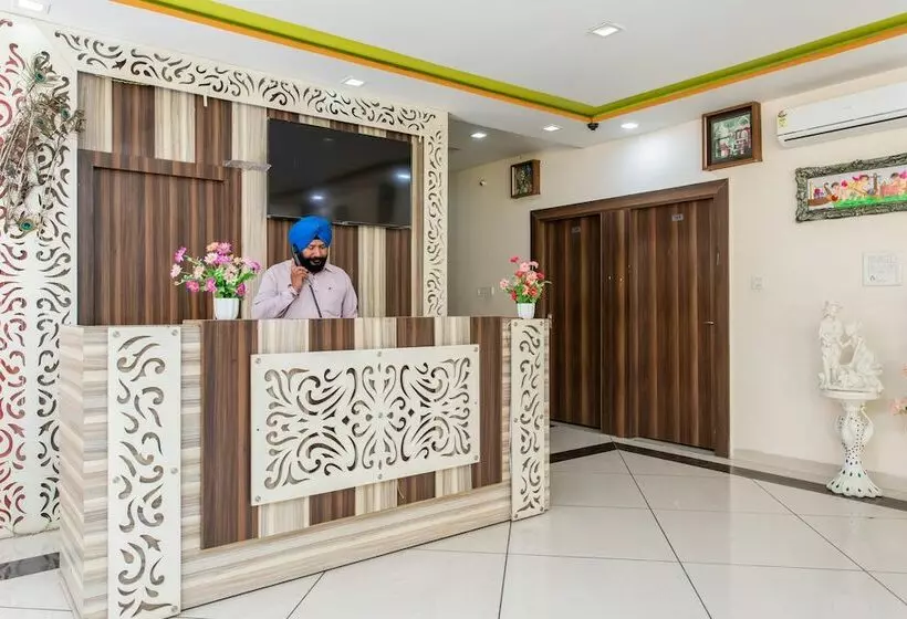 Oyo 28591 Hotel Madur Milan Garden