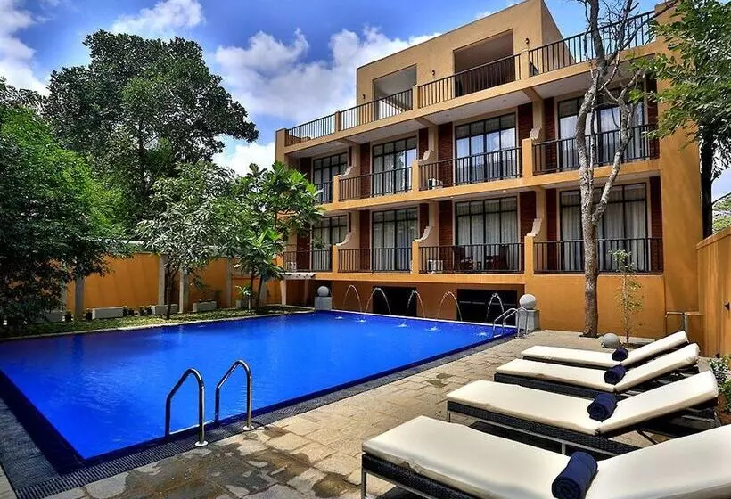 Hotelli Lily S Resort