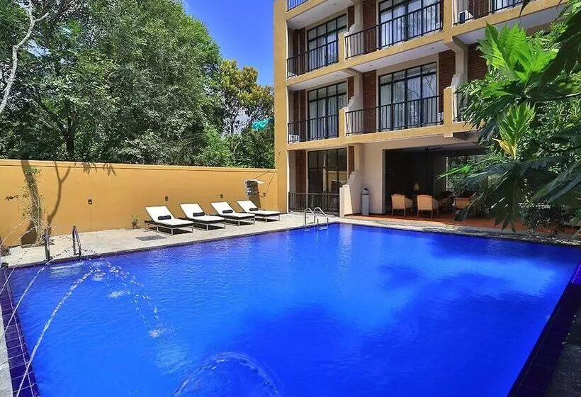 Hotelli Lily S Resort