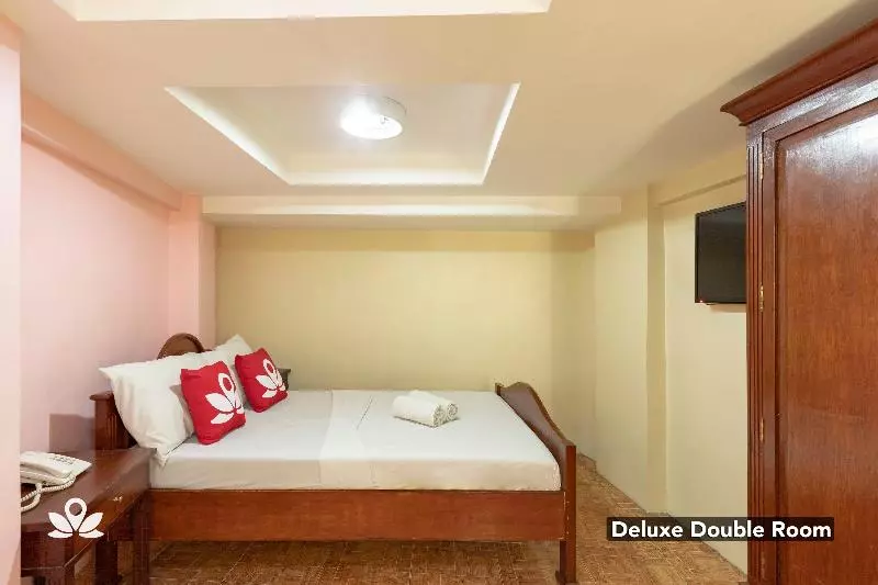 ホテル Zen Rooms Korner  Qc