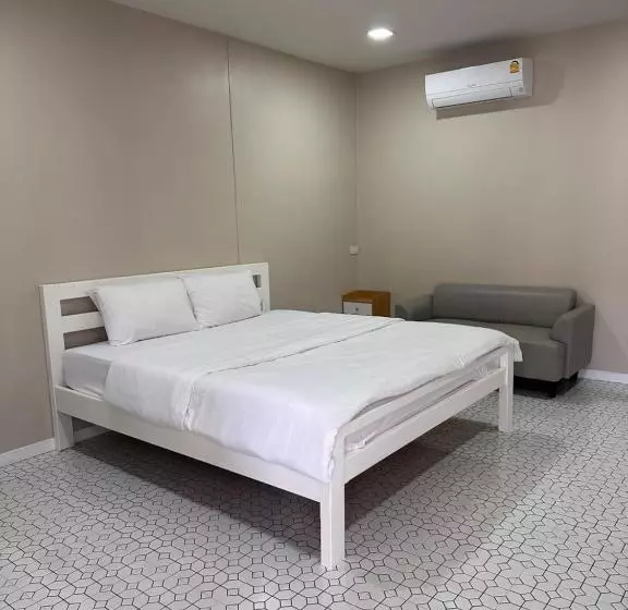 ベッドアンドブレックファースト Juni House Chumphon