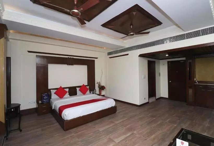 Oyo 23171 Hotel Metro Regency