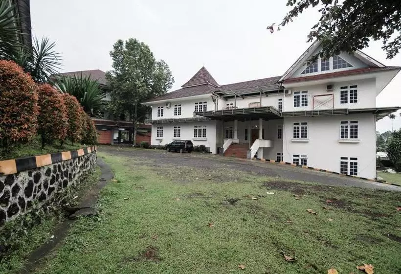 ホテル Reddoorz Syariah Near Taman Wisata Matahari