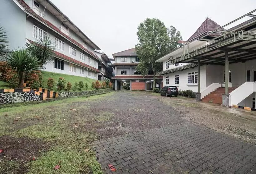 ホテル Reddoorz Syariah Near Taman Wisata Matahari