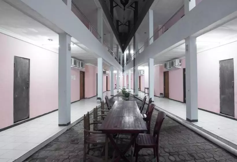 ホテル Reddoorz Syariah Near Taman Wisata Matahari