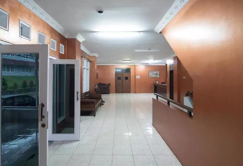 ホテル Reddoorz Syariah Near Taman Wisata Matahari