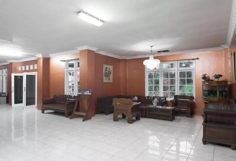 ホテル Reddoorz Syariah Near Taman Wisata Matahari