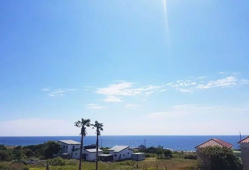 Lomakeskus Memoria Pool Villa Family Pension