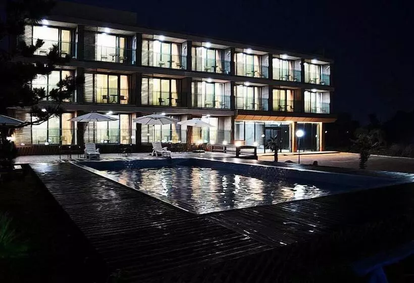 Lomakeskus Memoria Pool Villa Family Pension