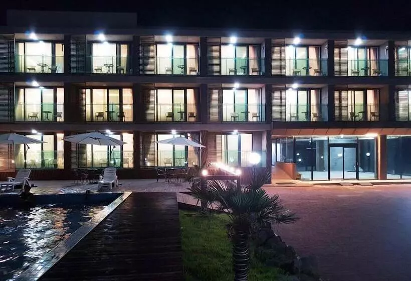 Lomakeskus Memoria Pool Villa Family Pension