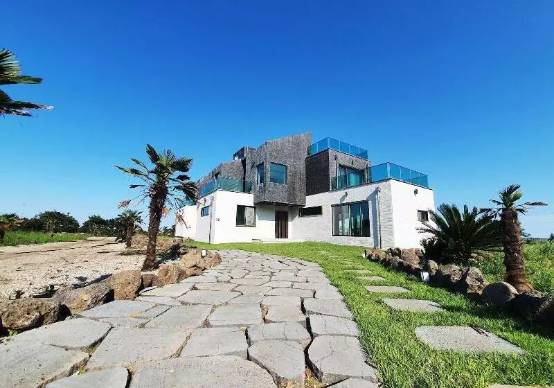 Lomakeskus Memoria Pool Villa Family Pension