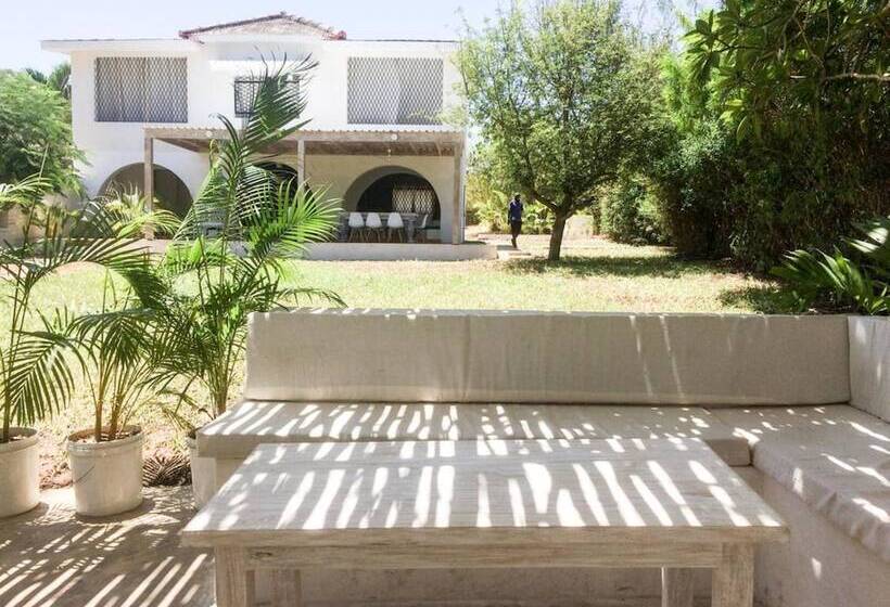 Baobab Beach House Bed & Breakfast