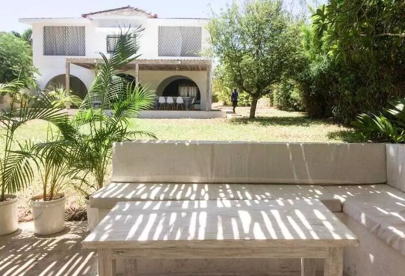 Baobab Beach House Bed & Breakfast