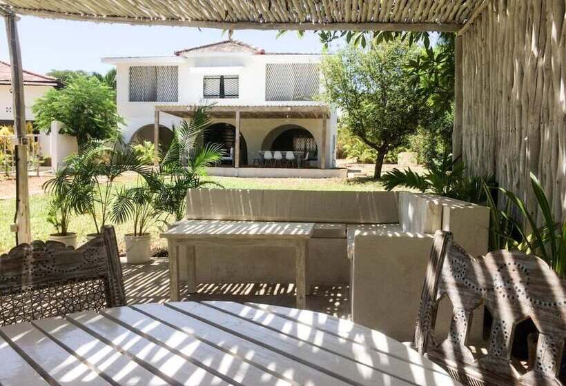 Baobab Beach House Bed & Breakfast