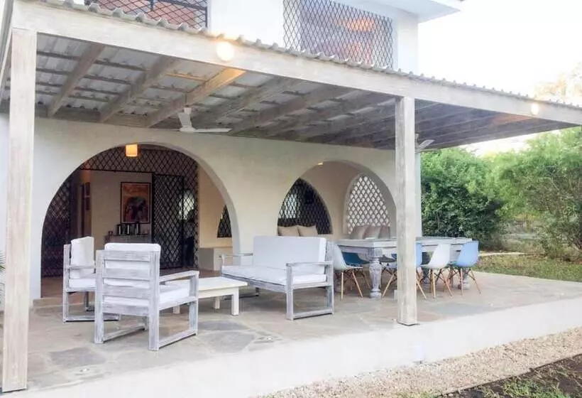 Baobab Beach House Bed & Breakfast