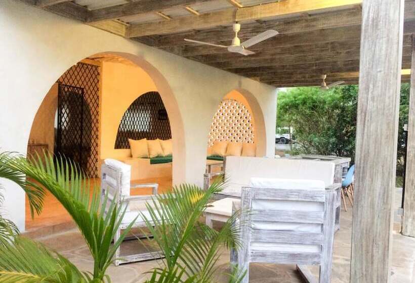 Baobab Beach House Bed & Breakfast
