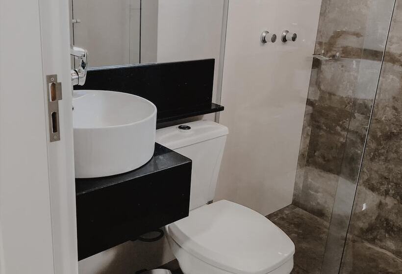 בית מלון כפרי Petri Plaza