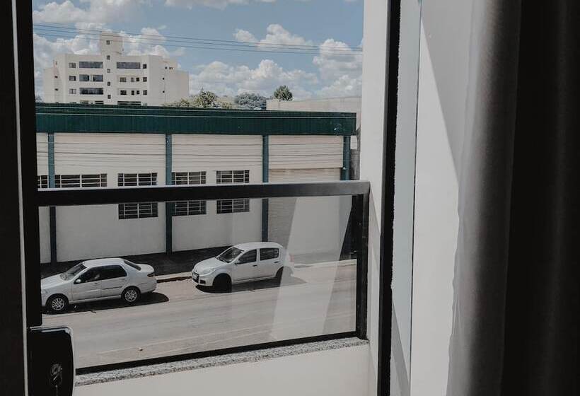 בית מלון כפרי Petri Plaza