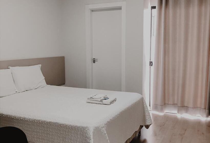 בית מלון כפרי Petri Plaza