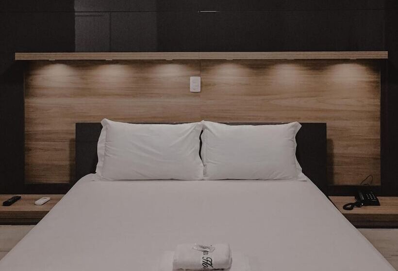 בית מלון כפרי Petri Plaza