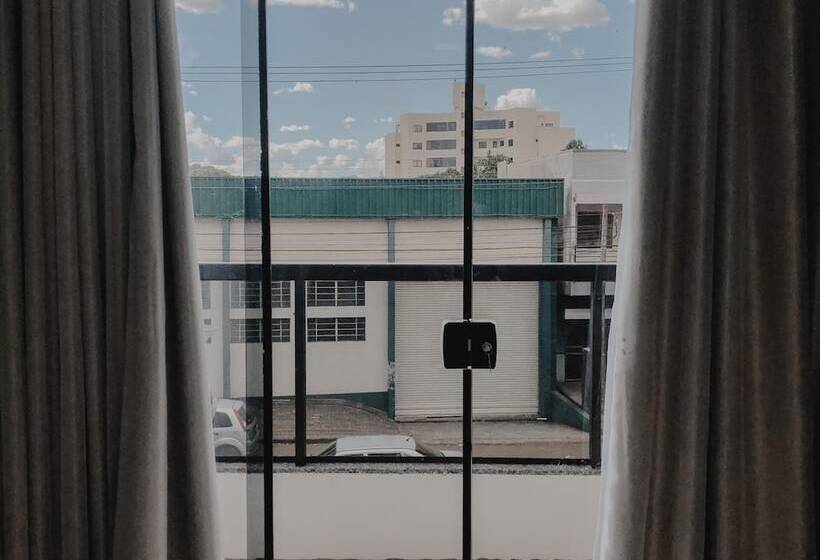 בית מלון כפרי Petri Plaza