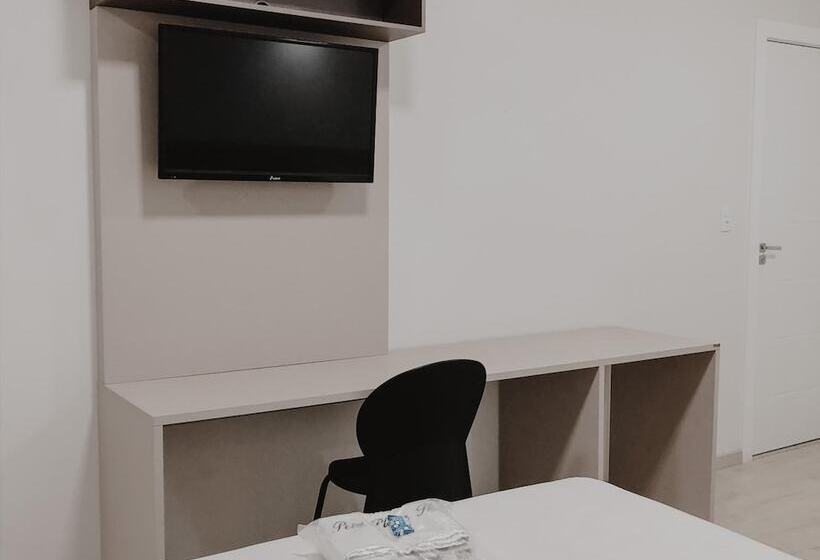 בית מלון כפרי Petri Plaza