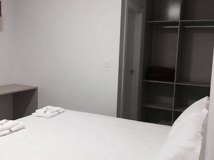 בית מלון כפרי Petri Plaza