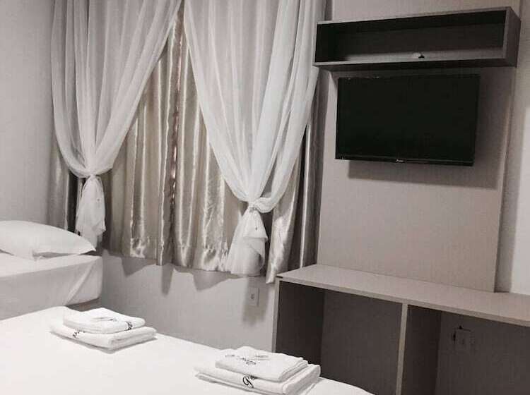 בית מלון כפרי Petri Plaza