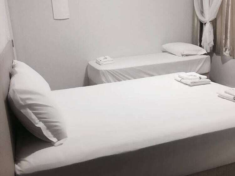 בית מלון כפרי Petri Plaza