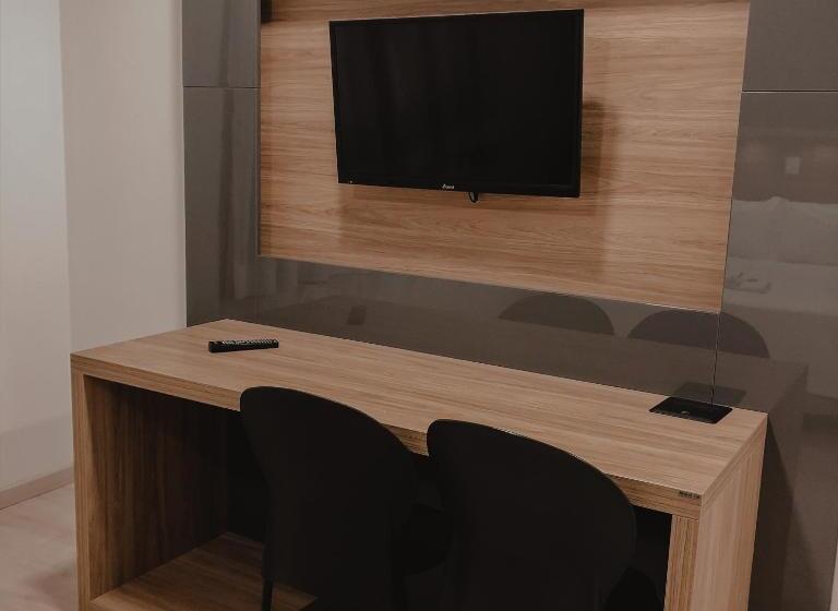 בית מלון כפרי Petri Plaza