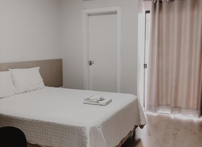 בית מלון כפרי Petri Plaza