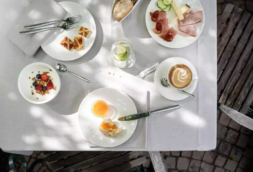 Hotelli Weingut Stroblhof