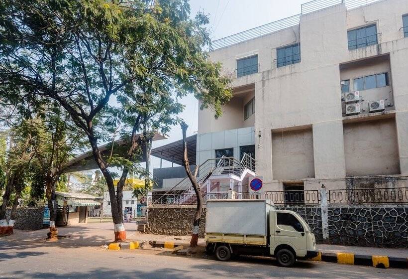 Hotel Oyo 26750 Vashi Gymkhana