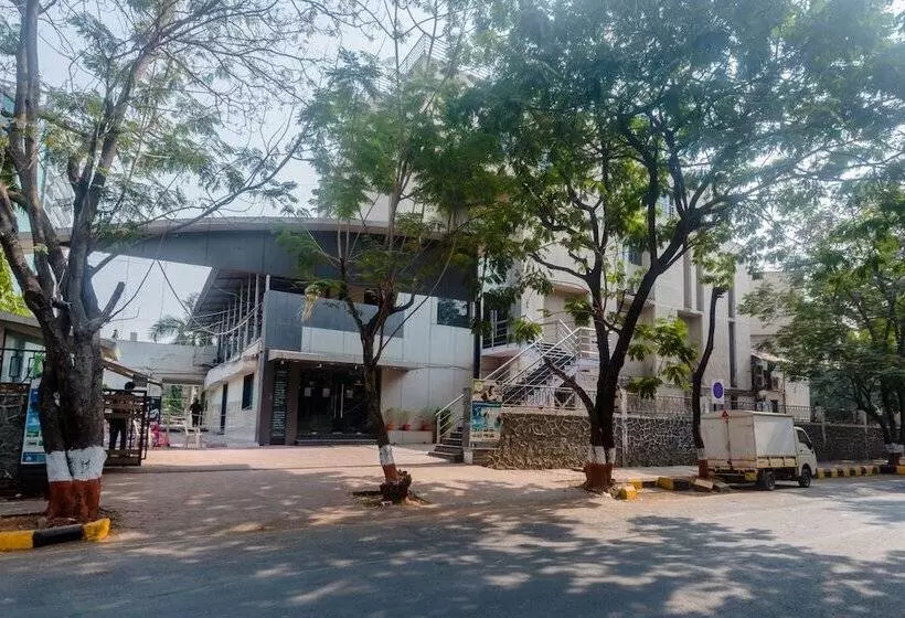 ホテル Oyo 26750 Vashi Gymkhana