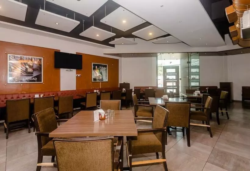 ホテル Oyo 26750 Vashi Gymkhana