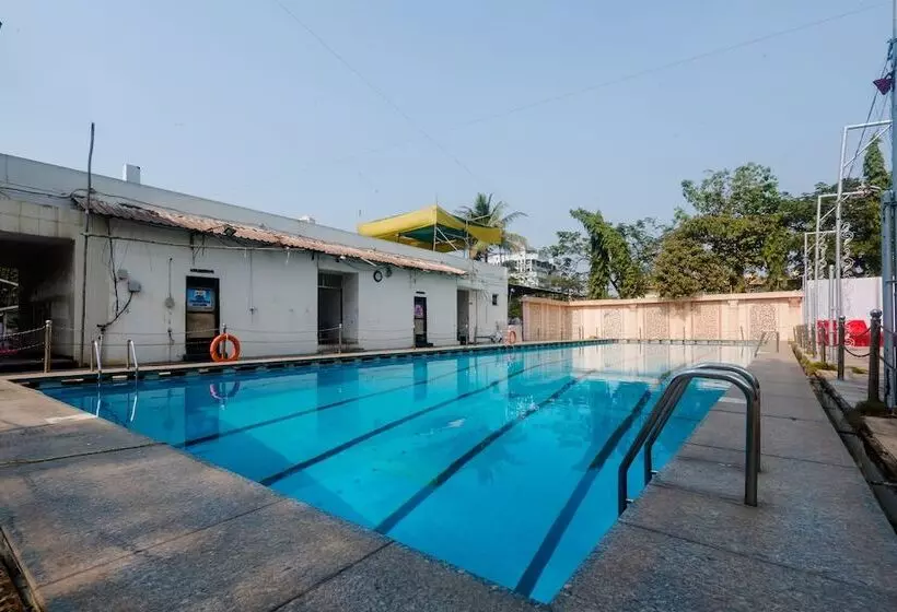 ホテル Oyo 26750 Vashi Gymkhana
