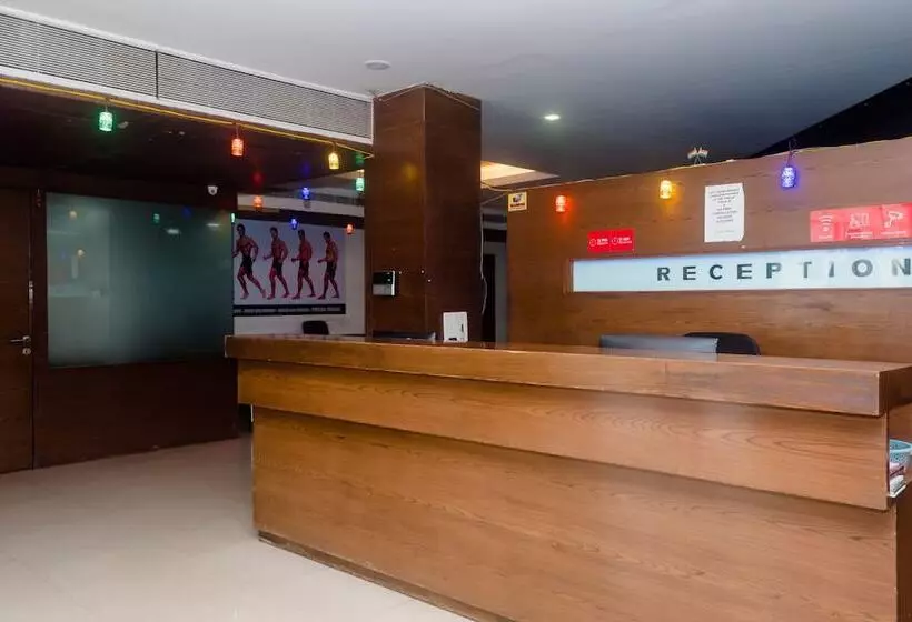 ホテル Oyo 26750 Vashi Gymkhana