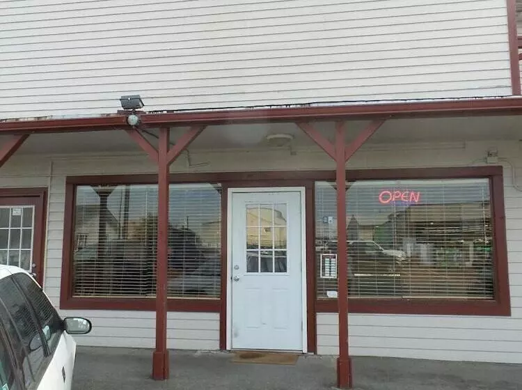 Tyee Restaurant And Motel