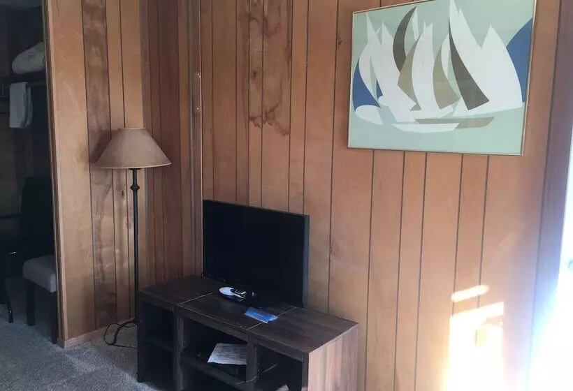 Tyee Restaurant And Motel