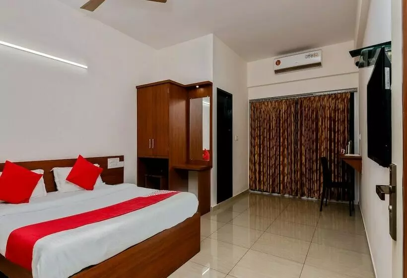 ホテル Oyo 23999 Samruddhi Lodge