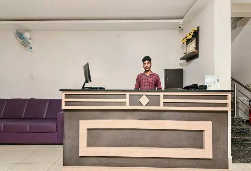 ホテル Oyo 23999 Samruddhi Lodge