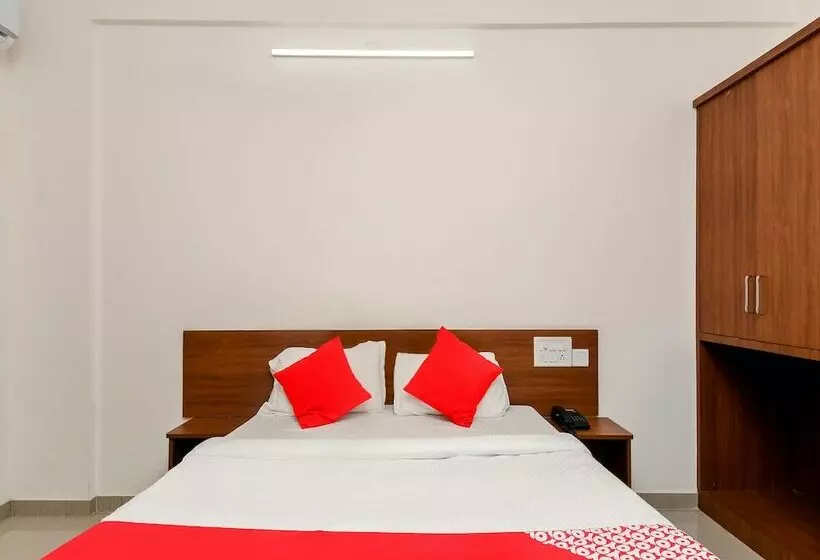 ホテル Oyo 23999 Samruddhi Lodge