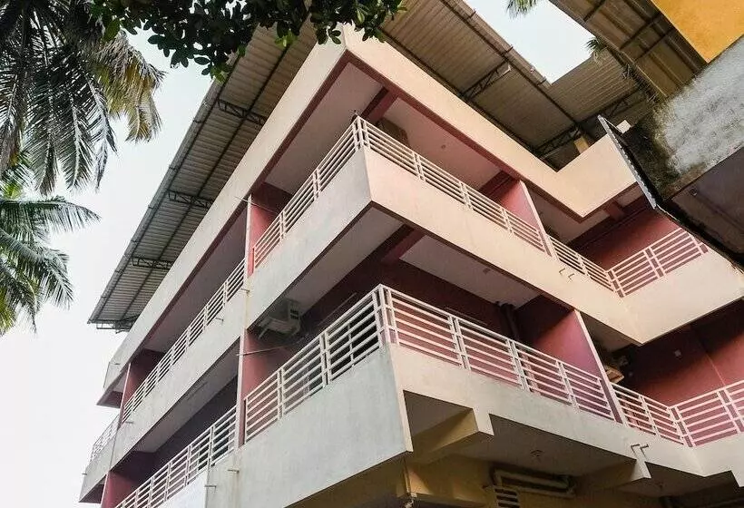 ホテル Oyo 23999 Samruddhi Lodge