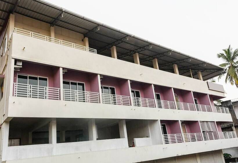 בית מלון כפרי Oyo 23999 Samruddhi Lodge