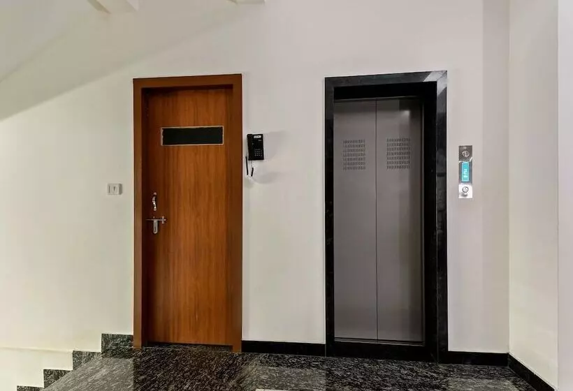 ホテル Oyo 23999 Samruddhi Lodge