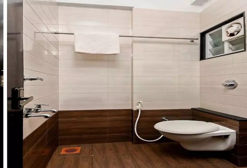 ホテル Oyo 23999 Samruddhi Lodge