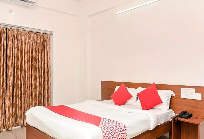 ホテル Oyo 23999 Samruddhi Lodge