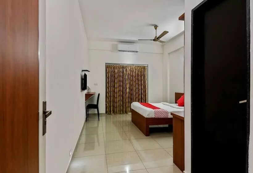 ホテル Oyo 23999 Samruddhi Lodge