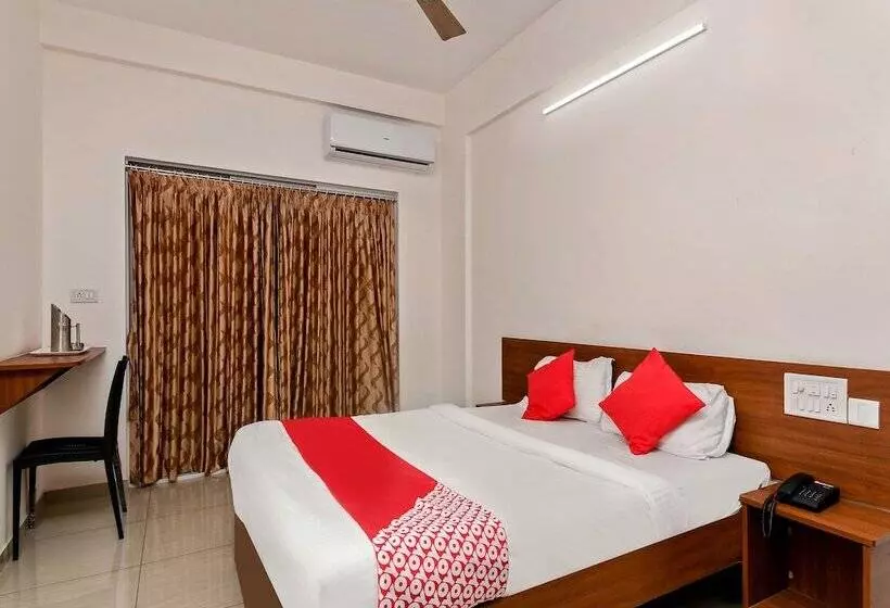 ホテル Oyo 23999 Samruddhi Lodge