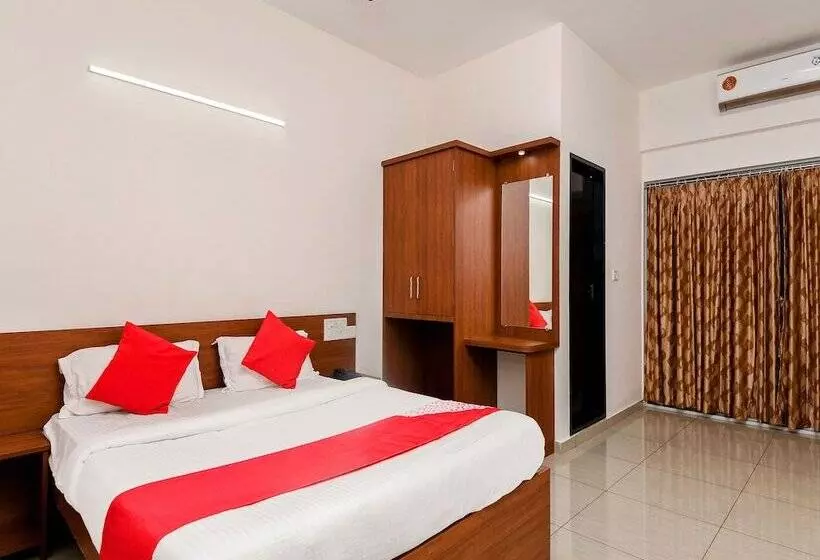 ホテル Oyo 23999 Samruddhi Lodge